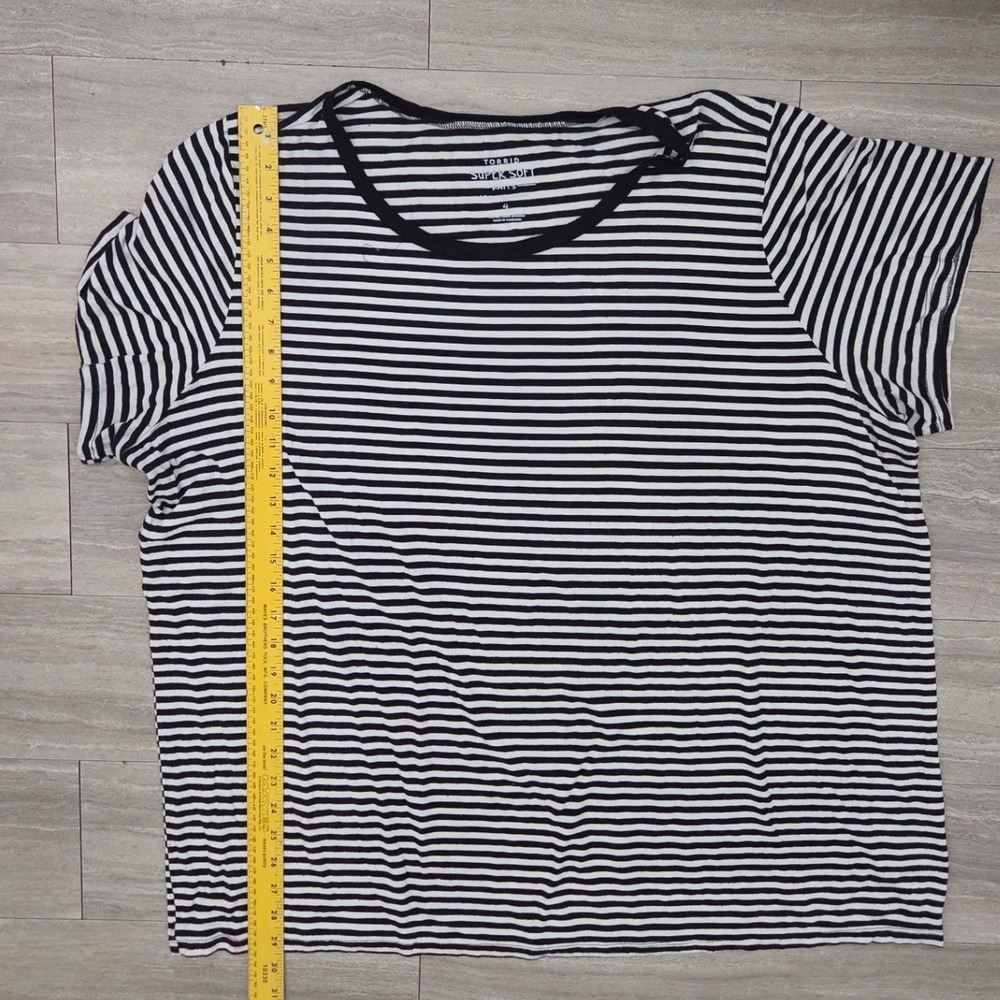 Torrid Super Soft Knits Black White Striped Scoop Neck Tee Shirt Plus Size 4 4X